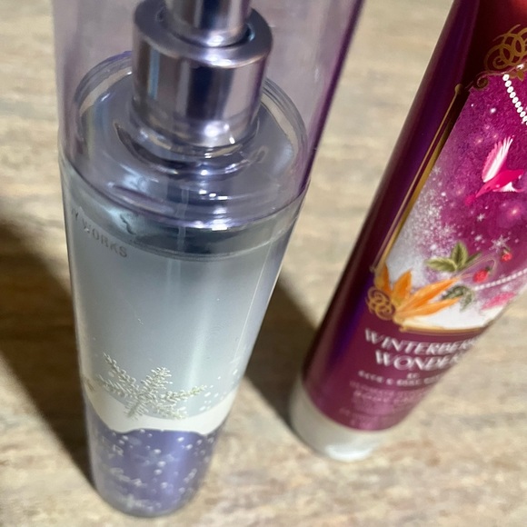 Bath & Body Works Discontinued Winterberry Wonder Body Care Duo - Picture 6 of 9